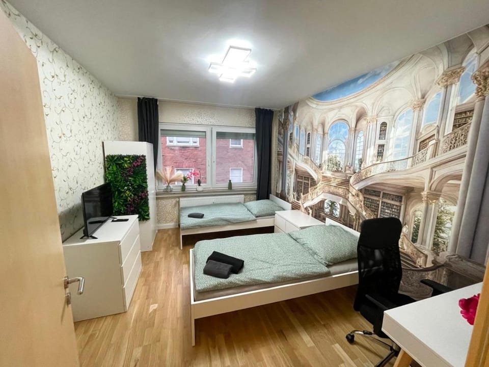 Bed, TV and multimedia, Photo of the whole room, Bedroom