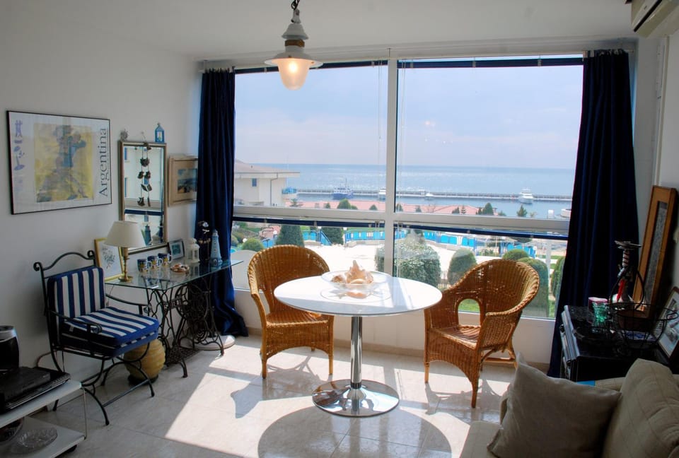 Living room, Sea view