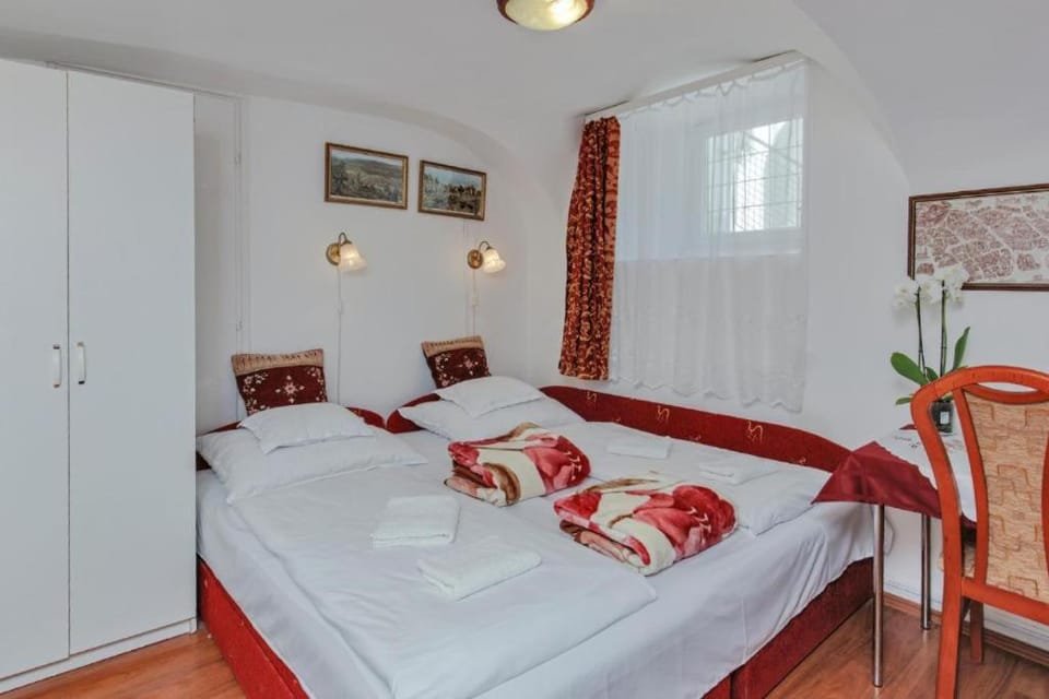 Barokk Apartman Apartment in Slovakia