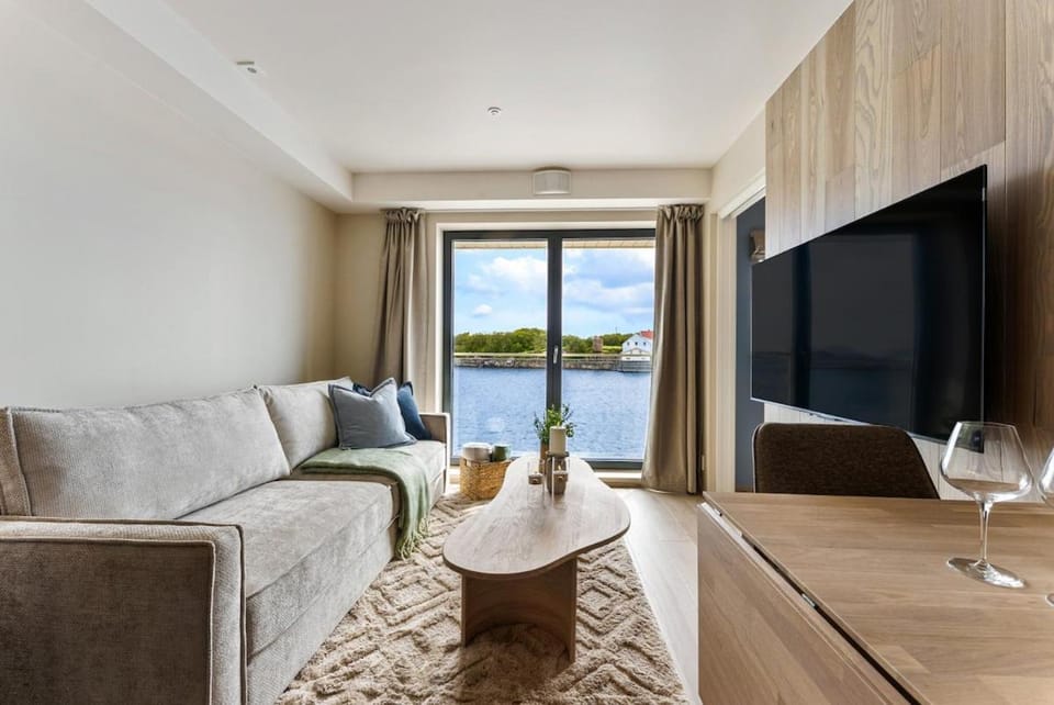 New apartment with ocean view in Henningsvær Apartment in Lofoten