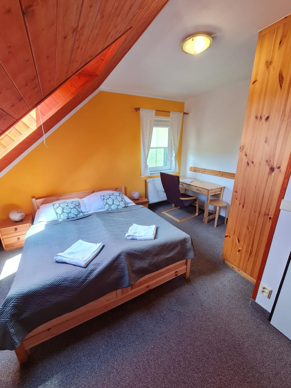 Bed, Photo of the whole room, Seating area, Bedroom, towels, wardrobe