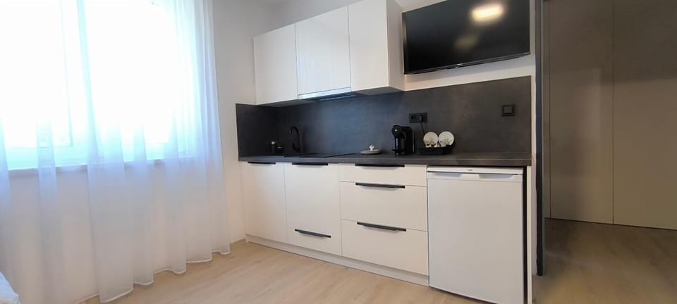TV and multimedia, Coffee/tea facilities, Kitchen or kitchenette, stove