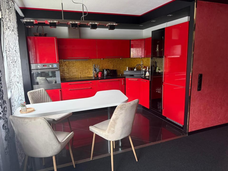 Dining area, kitchen
