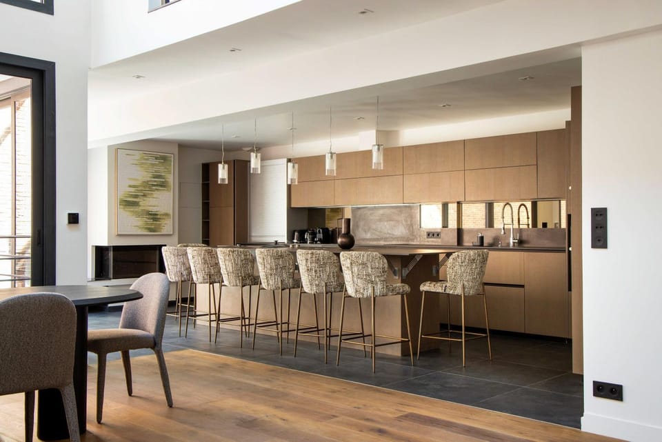 Kitchen or kitchenette, Dining area