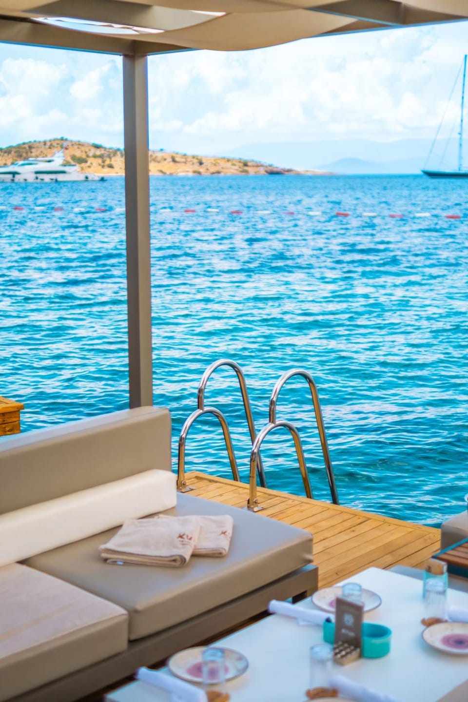 Sea view, sunbed, towels