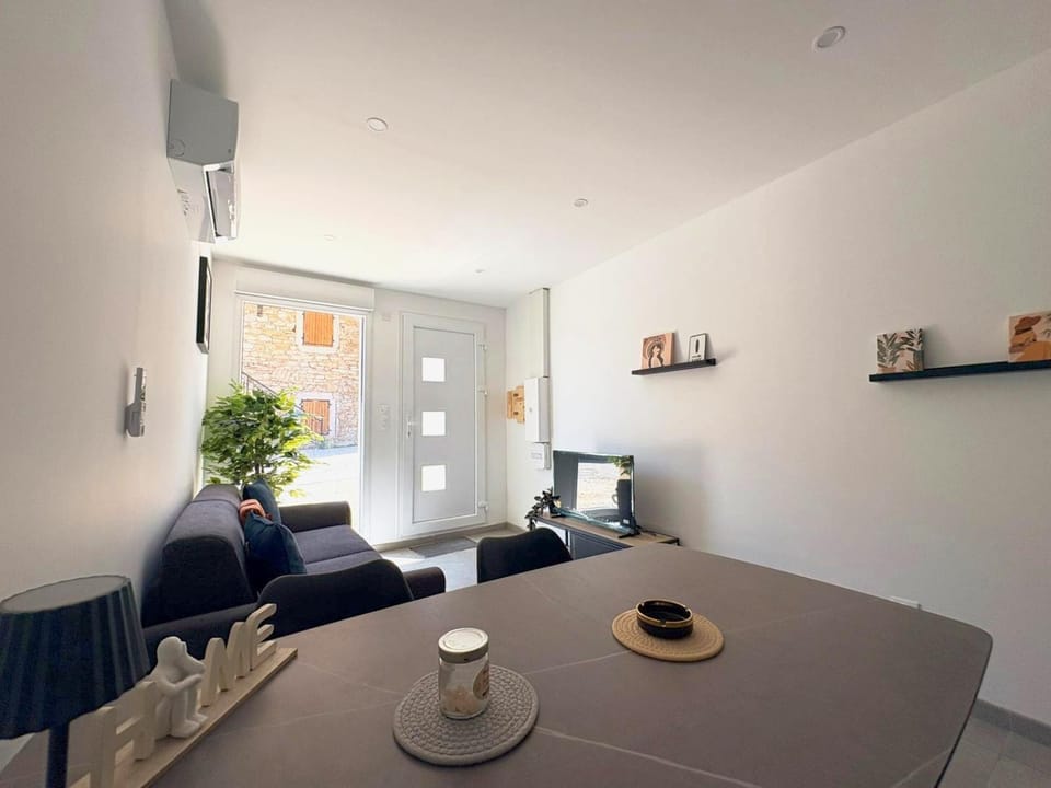 Communal lounge/ TV room, Living room, Seating area, Dining area