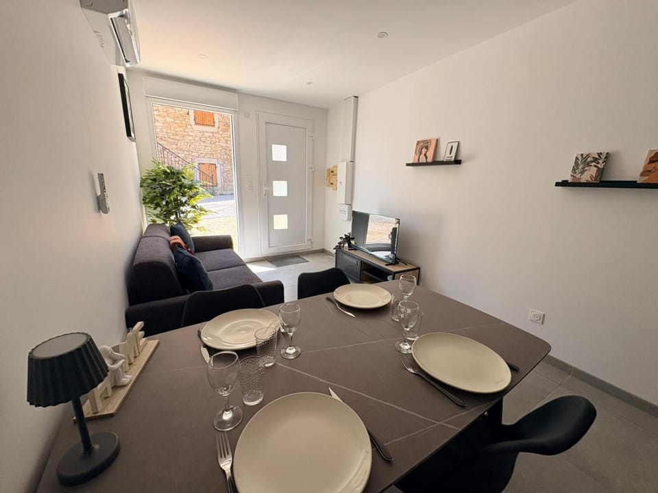 Living room, Seating area, Dining area