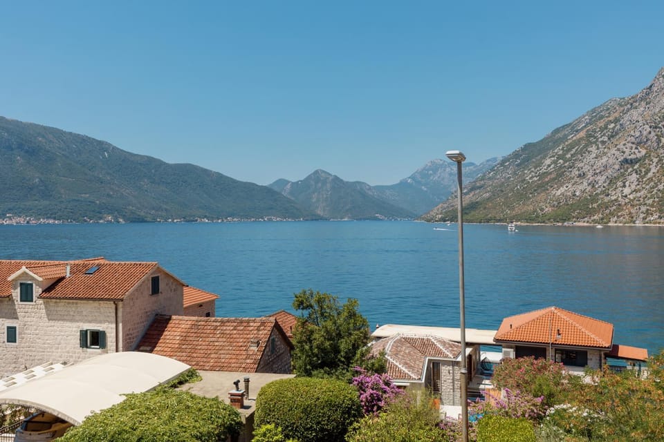 Apartment Ljuta with Sea View Apartment in Dobrota