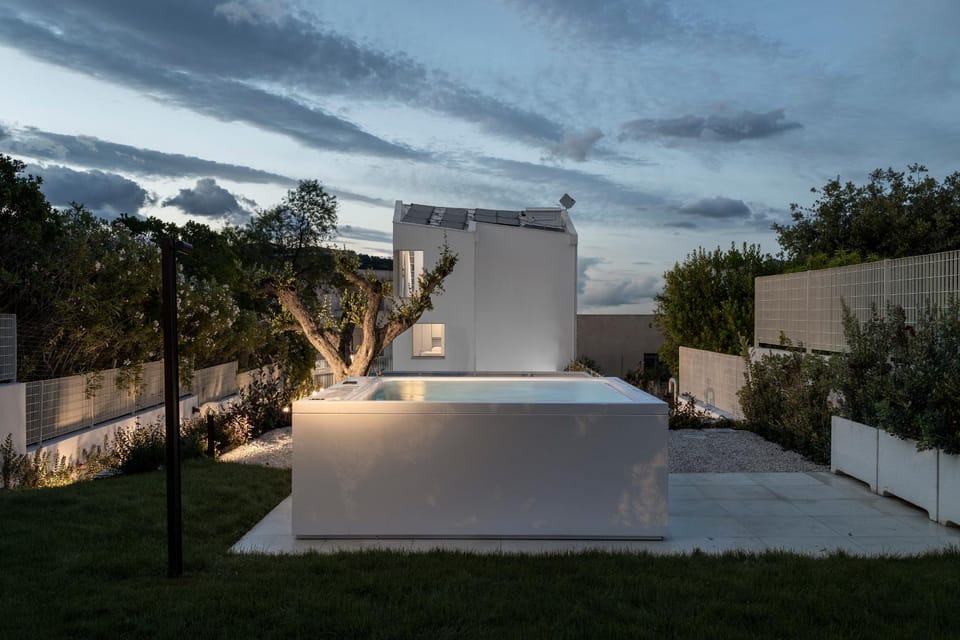 Garden, Hot Tub
