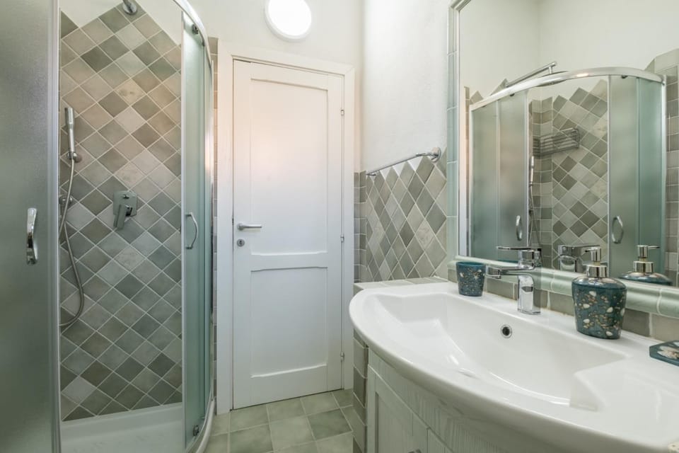 Shower, Bathroom, towels