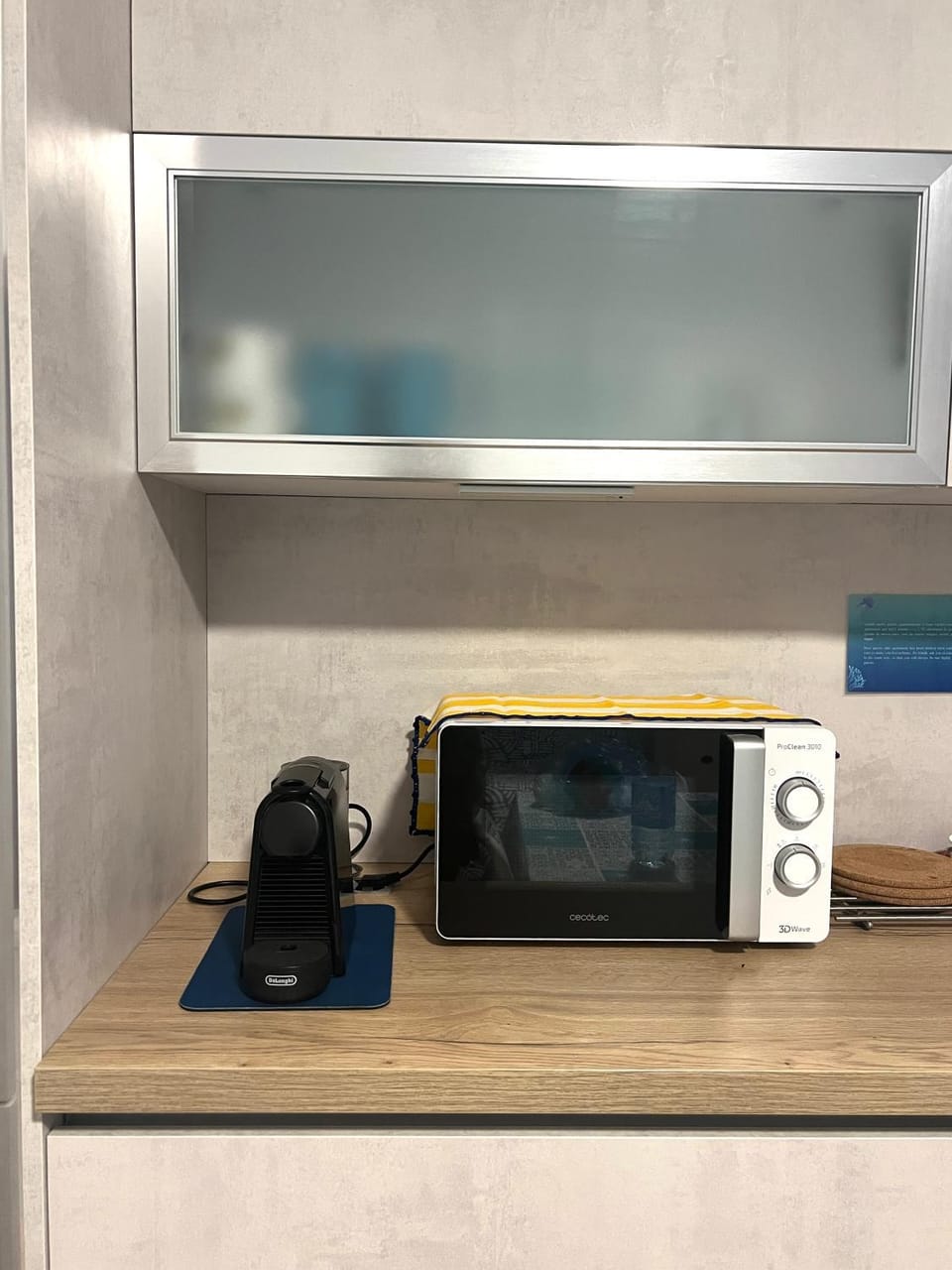 Coffee/tea facilities, microwave