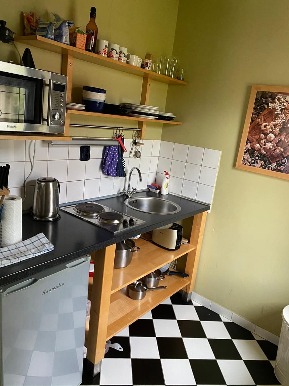 Kitchen or kitchenette