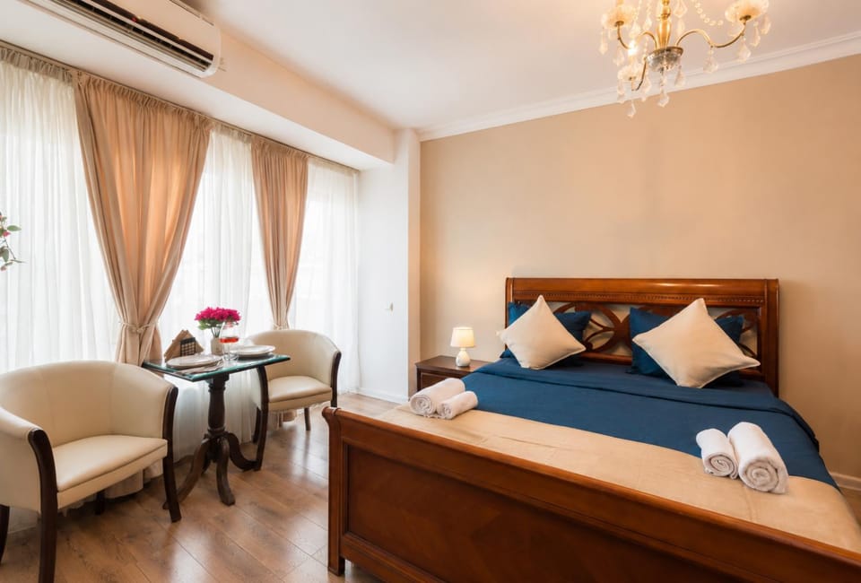 Bed, Dining area, Bedroom, air conditioner