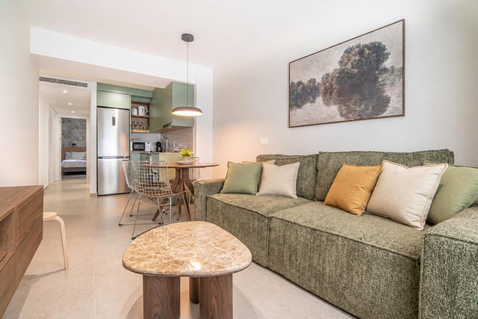 Communal lounge/ TV room, Kitchen or kitchenette