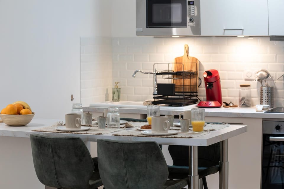 Kitchen or kitchenette, Dining area, stove, toaster