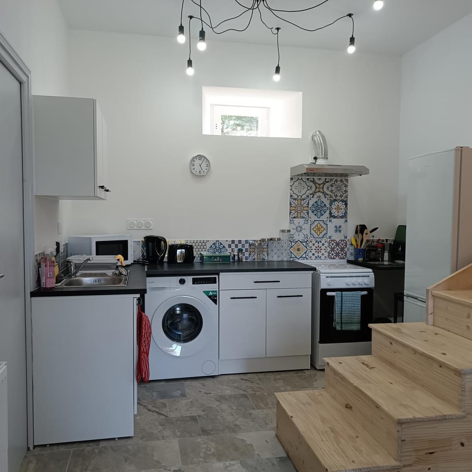 Pyrenees Vue Gite - Owl - Vues Fantastique, Petit-Déjeuner, Calme, Piscine, Parking - Brand New House in Occitanie