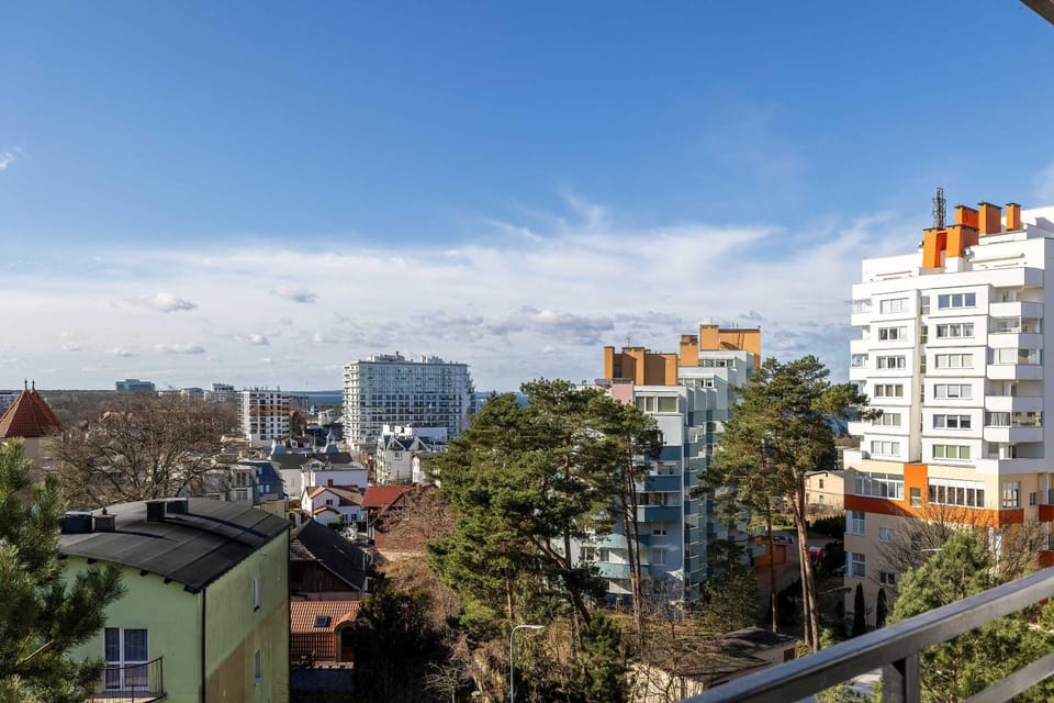 Day, Neighbourhood, Natural landscape, City view, Location