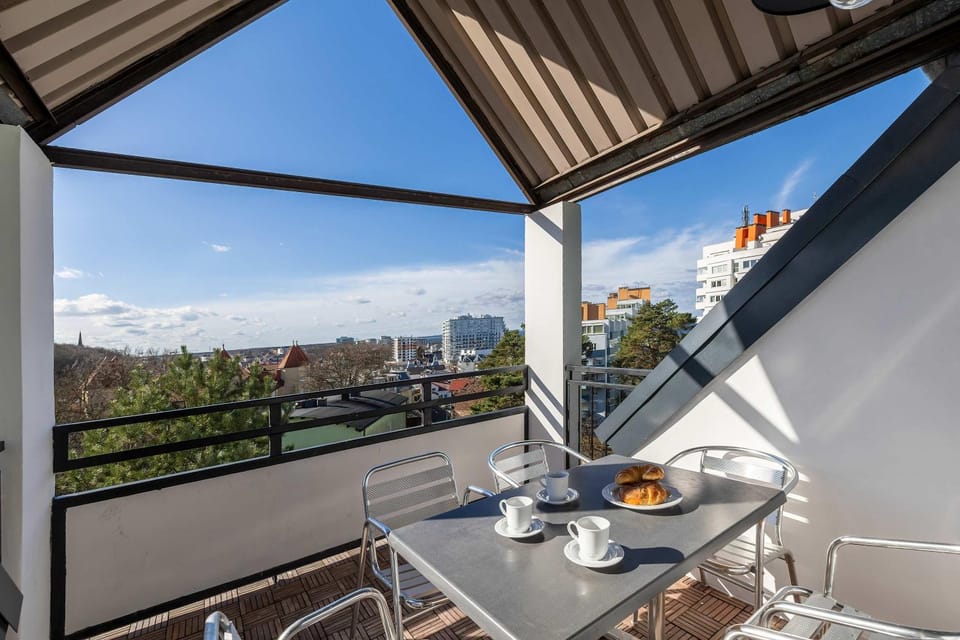 Day, Balcony/Terrace, Seating area