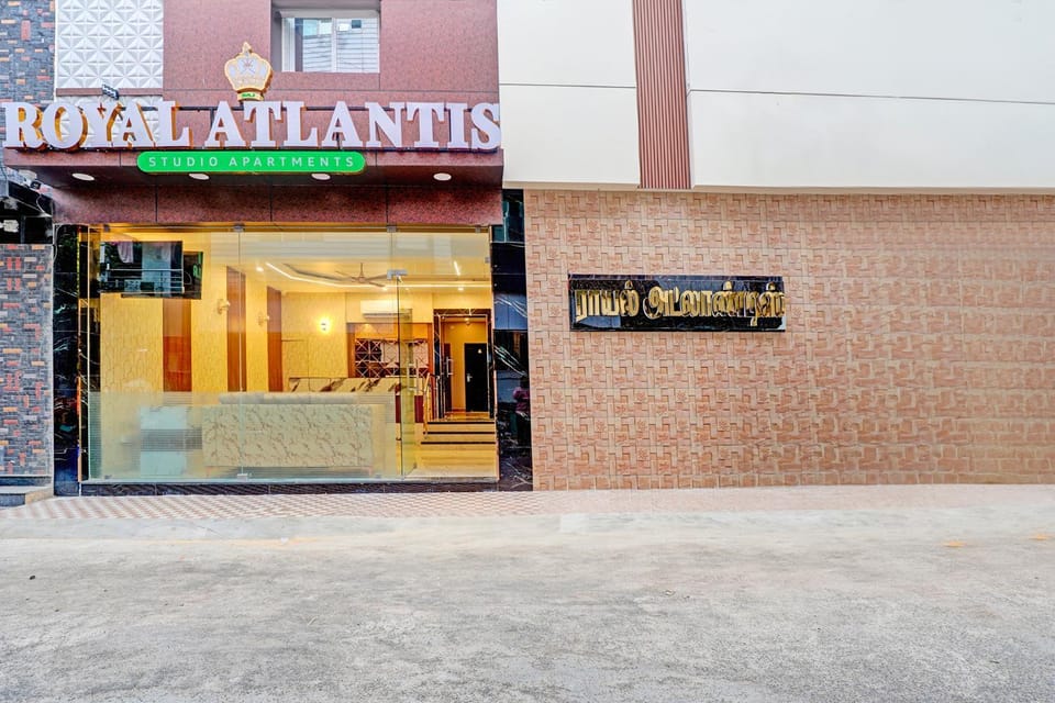 Facade/entrance