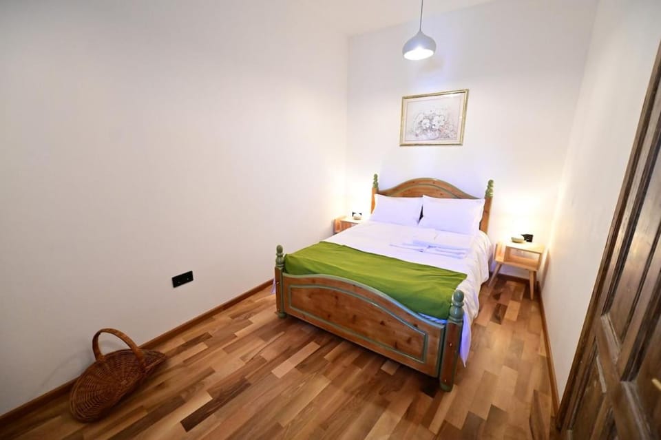 FLH - Charlie's Nest - AC - Old Town Apartment in Sibiu