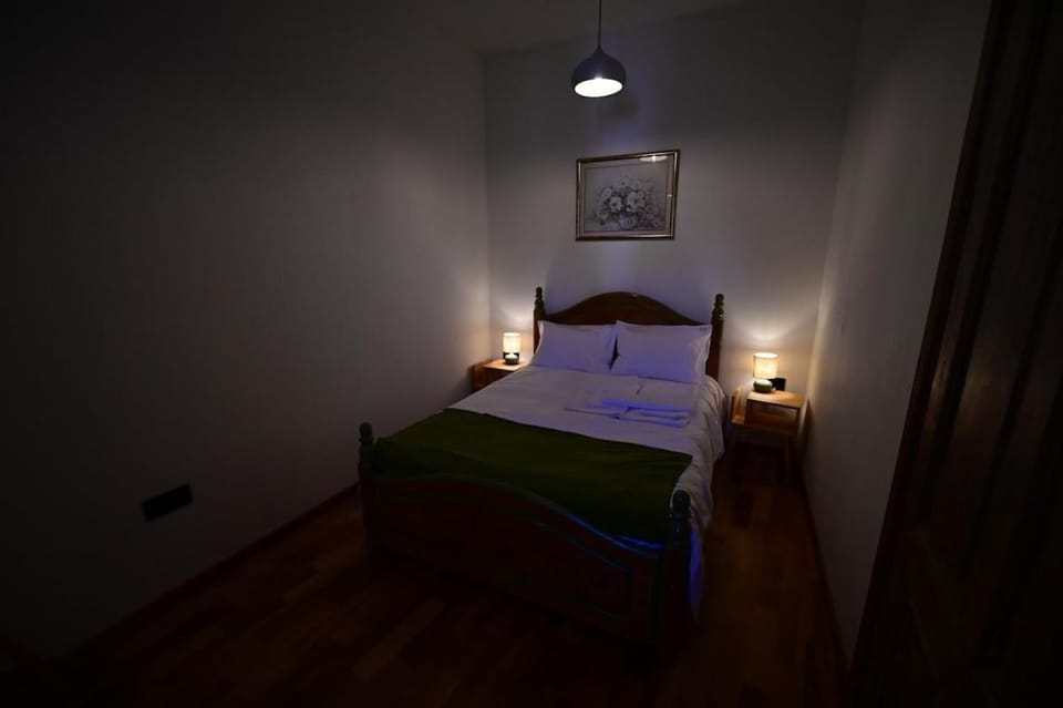 FLH - Charlie's Nest - AC - Old Town Apartment in Sibiu