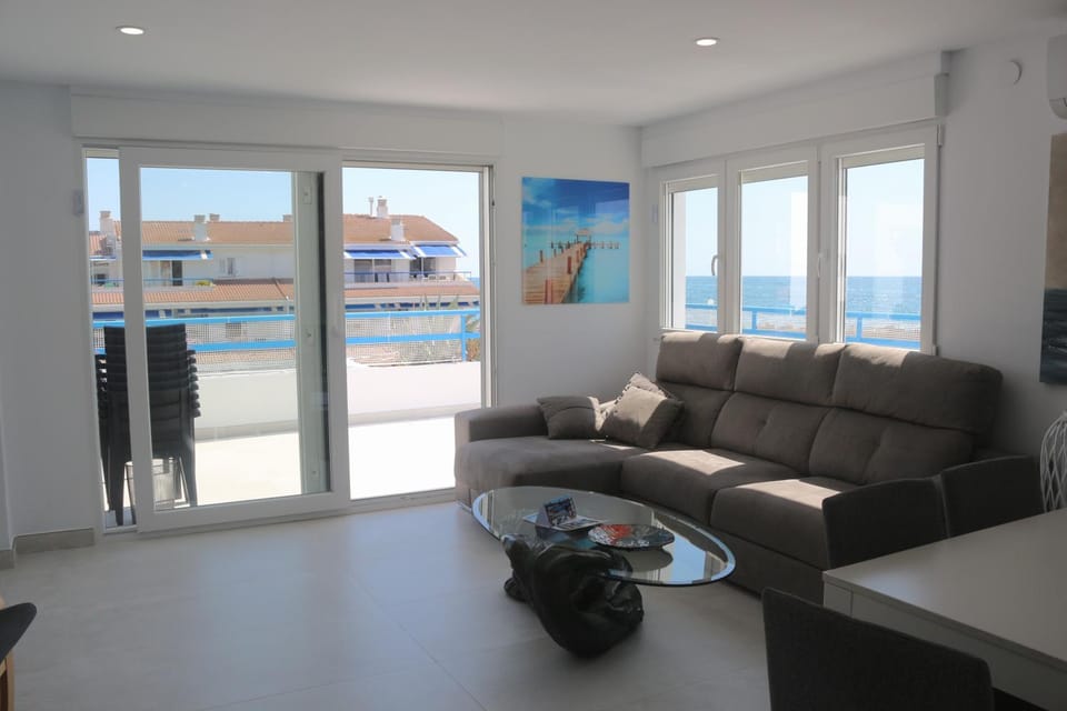 Live on the water located in a fishing village Apartment in Alcossebre