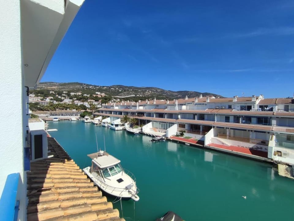 Live on the water located in a fishing village Apartment in Alcossebre