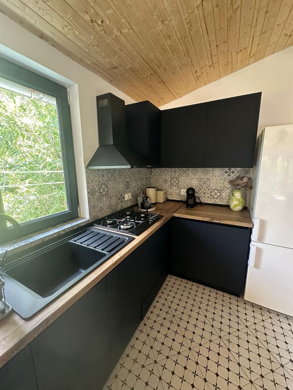 Kitchen or kitchenette, Communal kitchen, kitchen