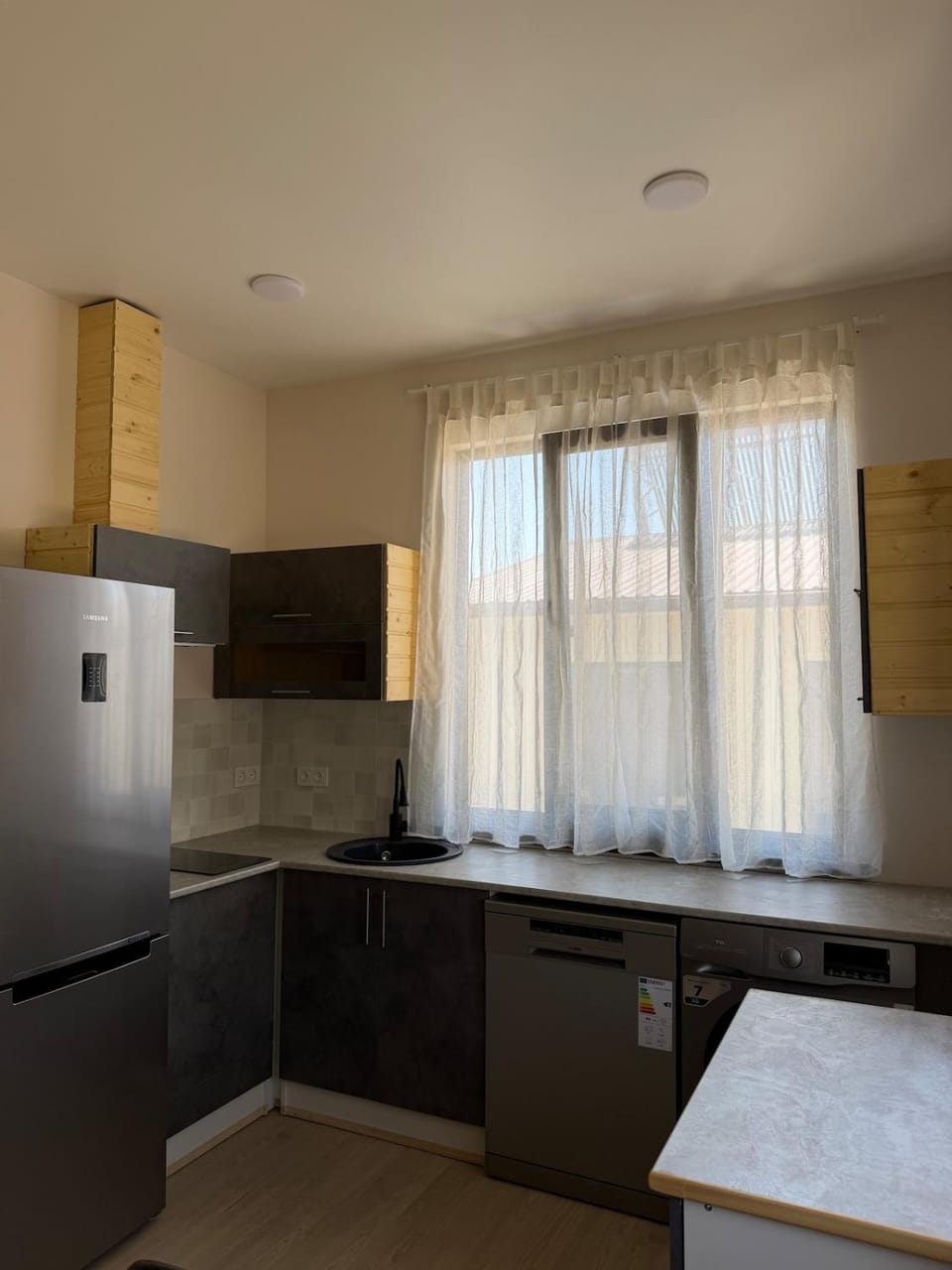 Kitchen or kitchenette, dishwasher