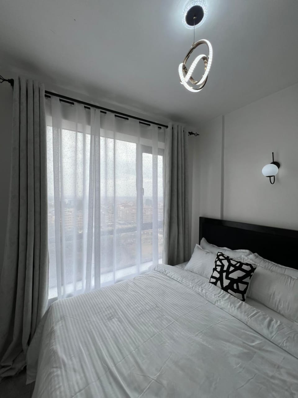 Bed, Bedroom, City view, Street view, soundproof