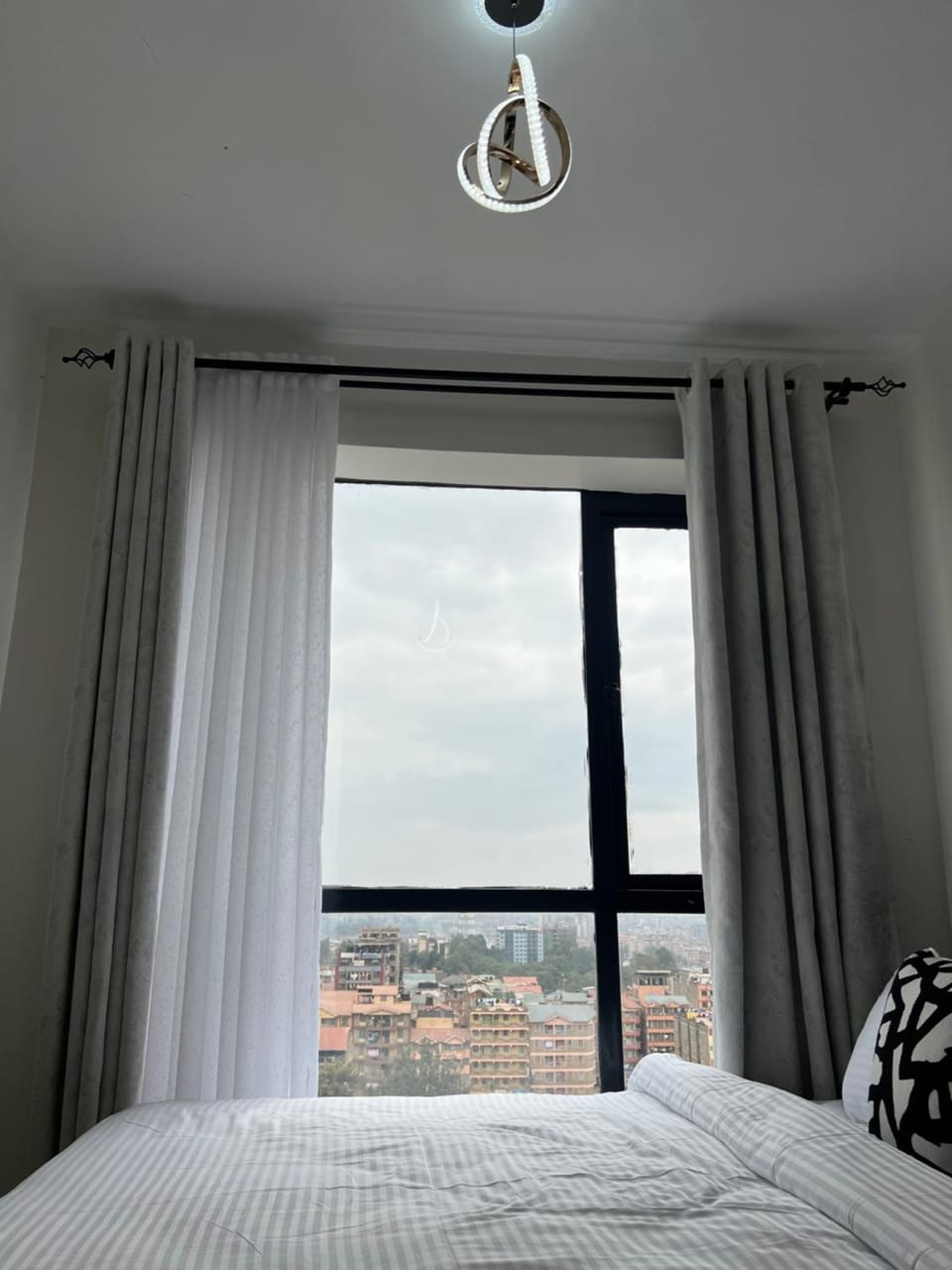 Bed, Bird's eye view, View (from property/room), View (from property/room), Bedroom, City view, City view, Street view, Street view, Quiet street view