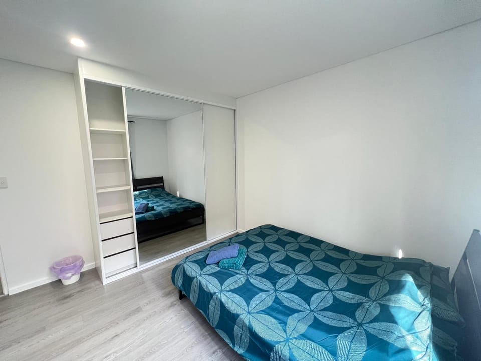 Spacious Queen Room - Train Station - NG5 Vacation rental in Sydney