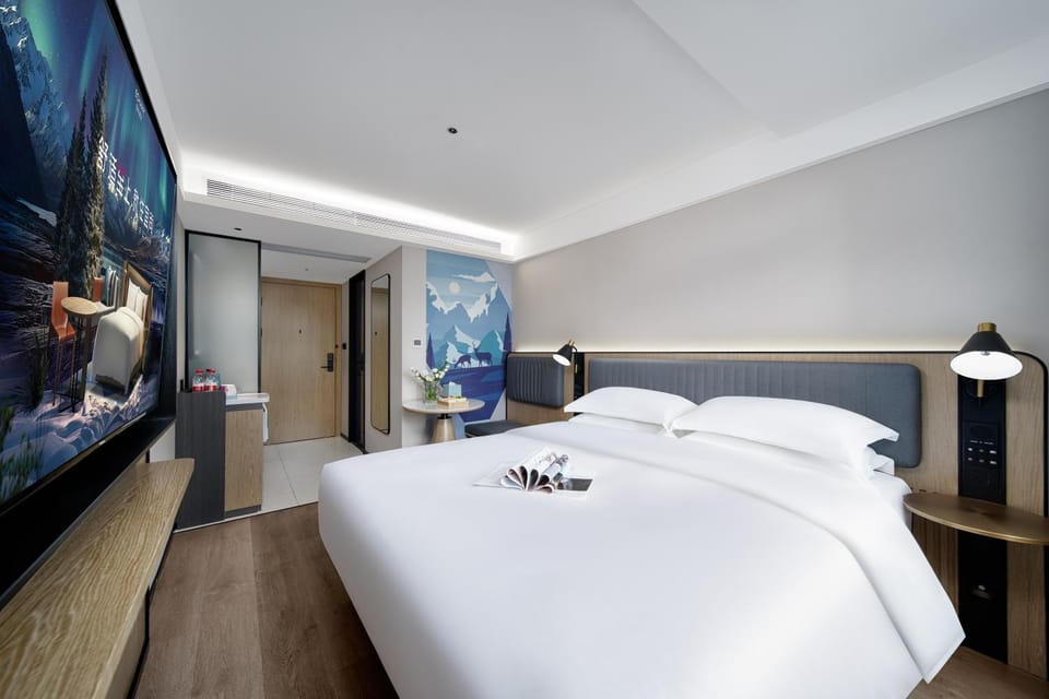 Seating area, Dining area, Bedroom