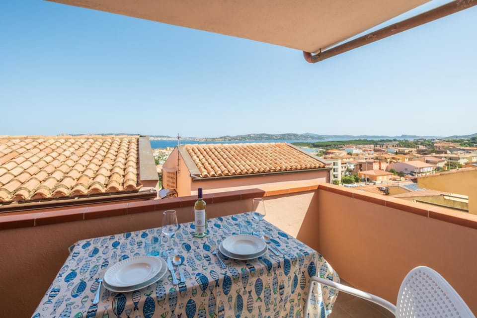 Day, Natural landscape, View (from property/room), Balcony/Terrace, Balcony/Terrace, Dining area, City view, Sea view