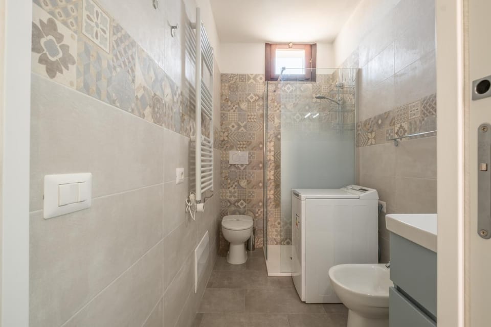 Shower, Toilet, Bathroom, bidet, hair dryier, washing machine