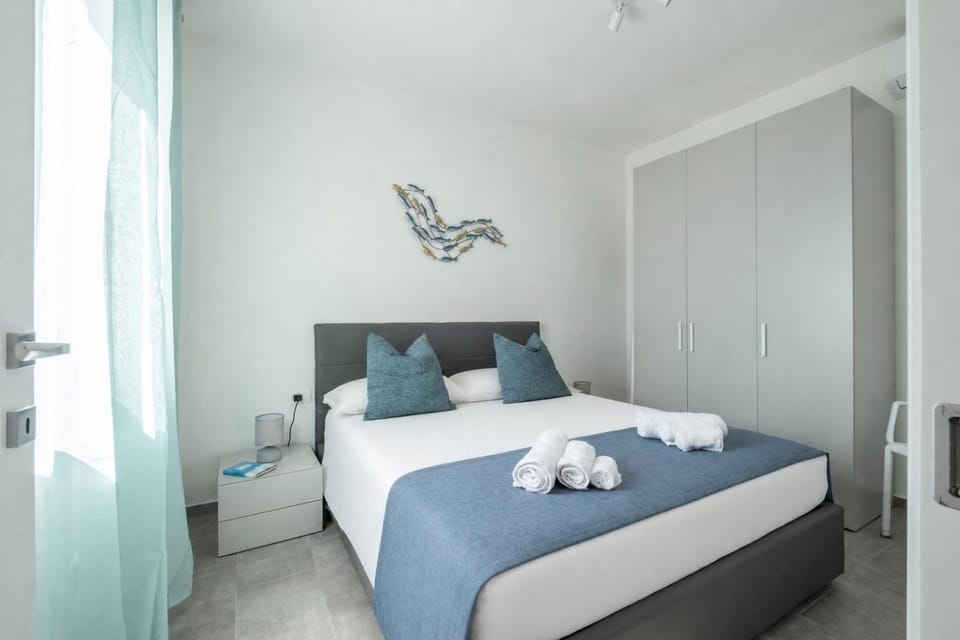 Bed, Photo of the whole room, Bedroom, towels, wardrobe