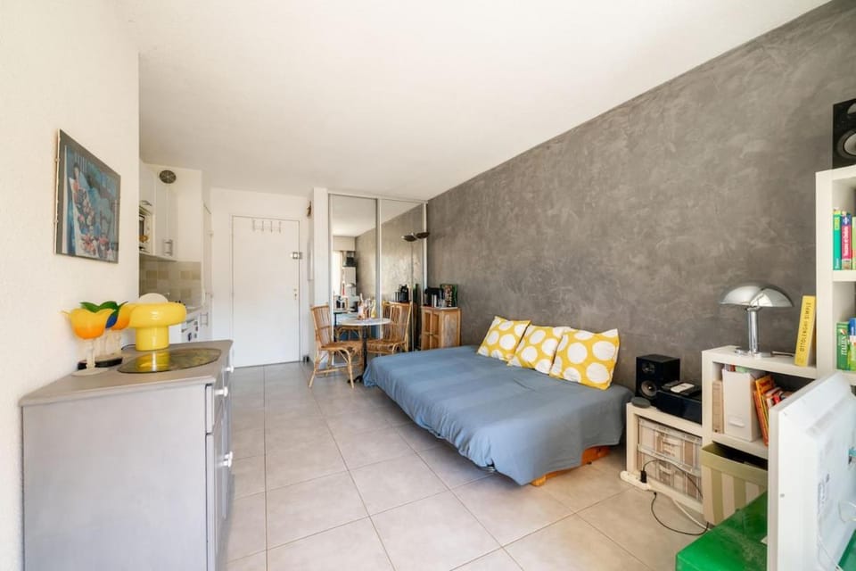 Hello Côte D'Azur - Apartment with wooded terrace and pool view Apartment in Cagnes-sur-Mer