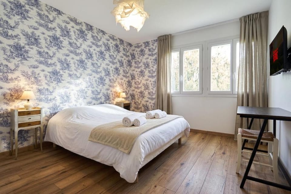 Family, House, Spa, Garden, Parking House in Reims