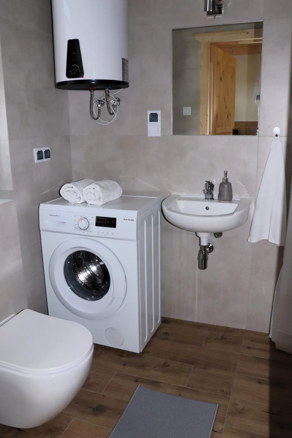 Bathroom, washing machine