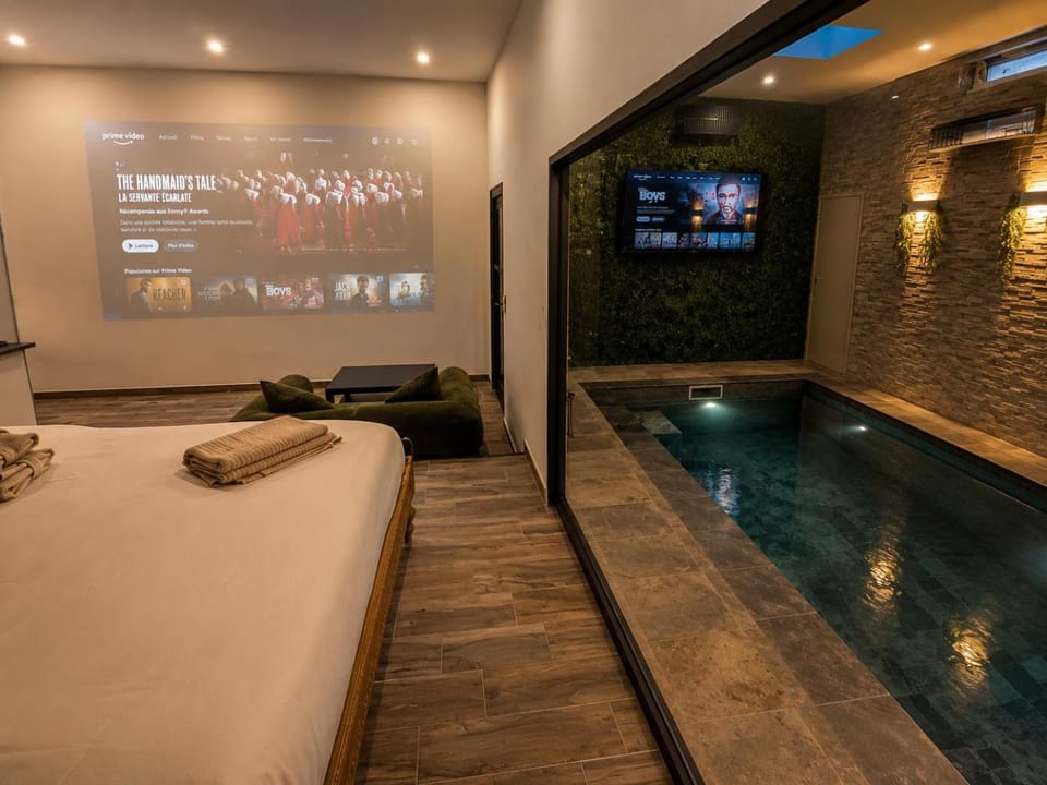 TV and multimedia, Swimming pool