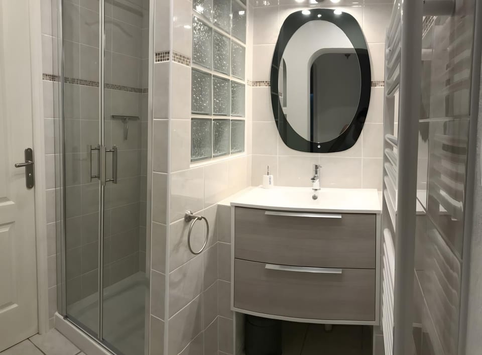Bathroom, Living room