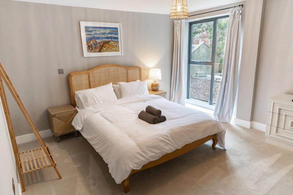 5 White Rock Heights Apartment in Hastings
