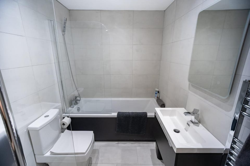 5 White Rock Heights Apartment in Hastings