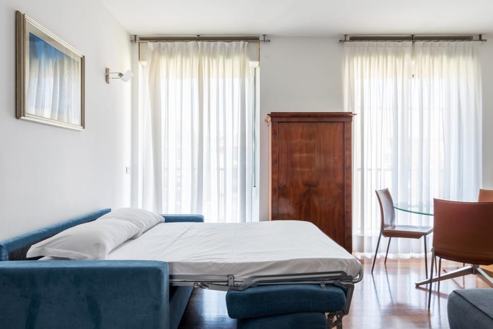 Bed, Living room