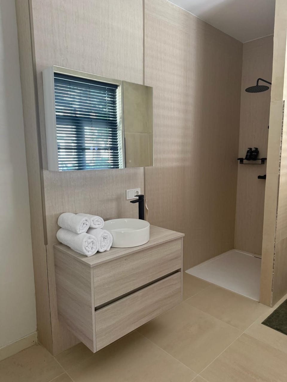 Shower, Bathroom, towels