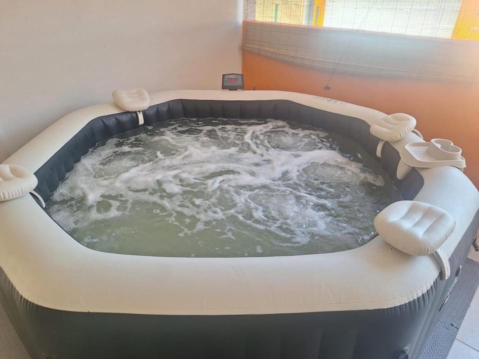 Villa Kaz Créole Mandarine - jacuzzi - accès port Villa in Leeward Islands