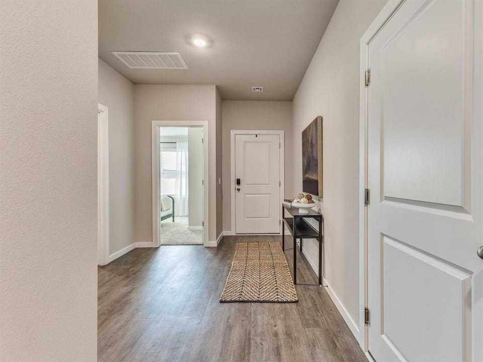Modern Comfort in the Heart of Broken Arrow! Country House in Broken Arrow