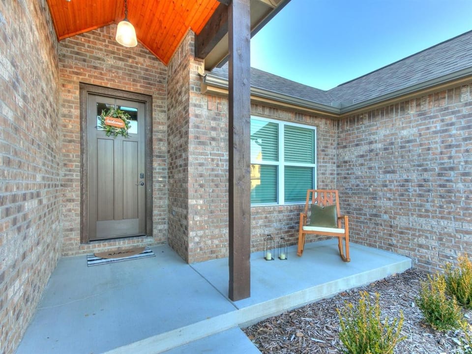 Live the Dream in a Brand New Home Built in 2023! House in Broken Arrow