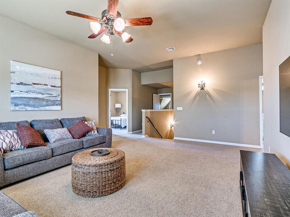 Beautifully Spacious Tulsa Treasure House in Broken Arrow