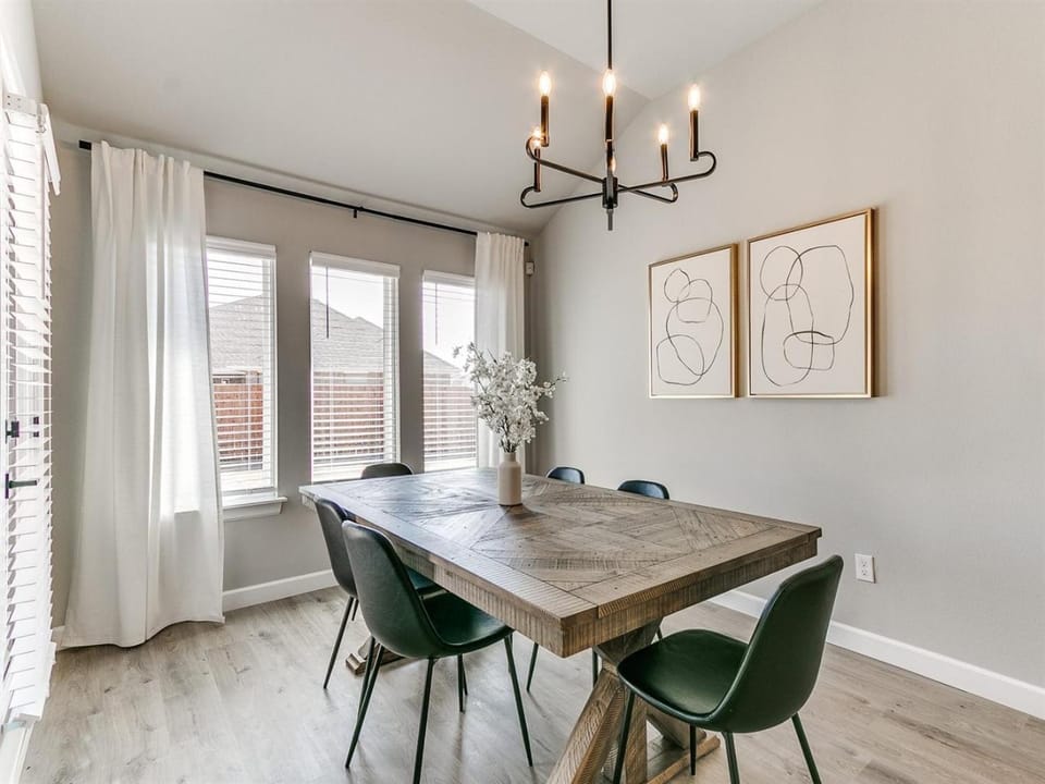 Broken Arrow's Crown Jewel Where Comfort Meets Luxury House in Broken Arrow